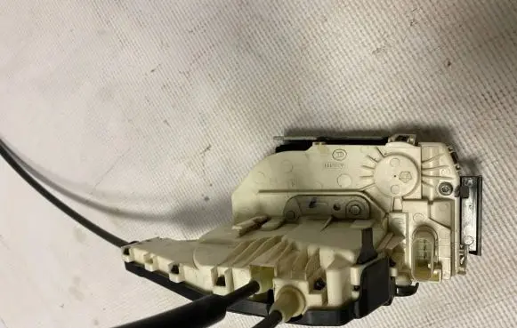 Chrysler Pacifica Front door lock P04589916AE T76KD01670