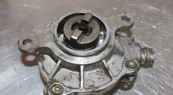 Nissan Primastar Vacuum pump 8200102535