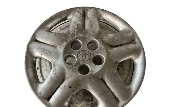 Toyota Avensis T220 R15 wheel hub/cap/trim 4260205080B