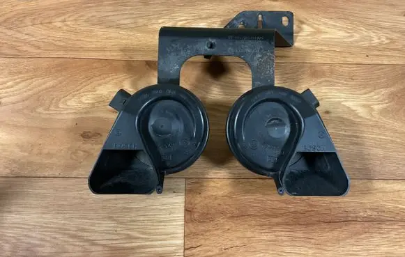 Audi A6 S6 C6 4F Horn signal 703881165 E024146