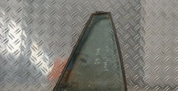 Toyota Avensis T270 Rear vent window glass 43R00048