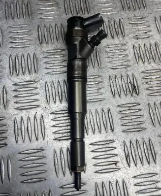 BMW 5 E60 E61 Fuel injector 0445110131 7789661