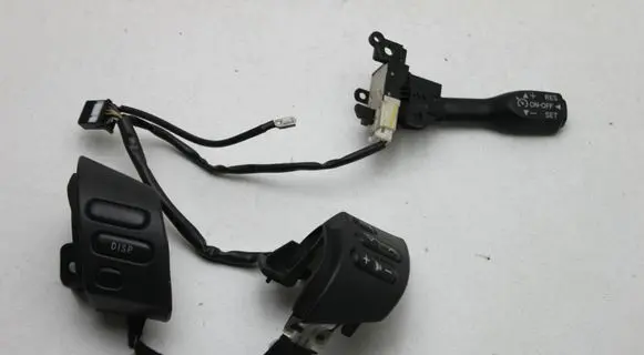 Steering wheel buttons/switches
