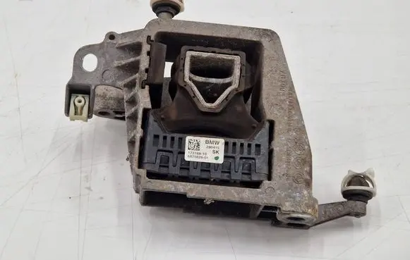 Mini One - Cooper F56 F55 Engine mount bracket 17276810