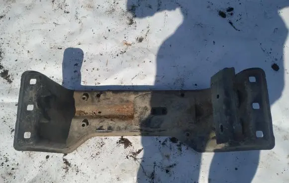 Mercedes-Benz ML W164 Engine mounting bracket