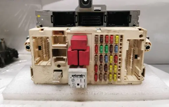 Fiat Bravo Fuse module F198146201