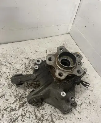 BMW 8 G15 Rear wheel hub 6850563
