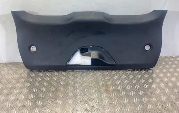 Jeep Grand Cherokee Tailgate trim