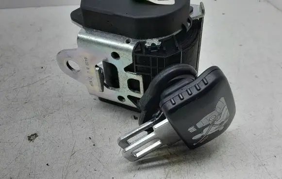 Audi Q7 4L Third row seat belt 606898300