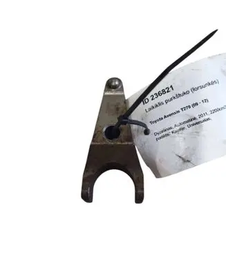 Toyota Avensis T270 Fuel Injector clamp holder 