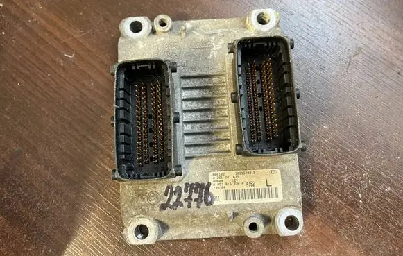 Opel Corsa D Engine control unit/module 0261201635