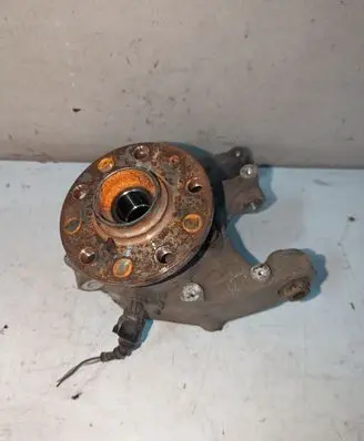 Volkswagen PASSAT B6 Rear wheel hub spindle/knuckle 