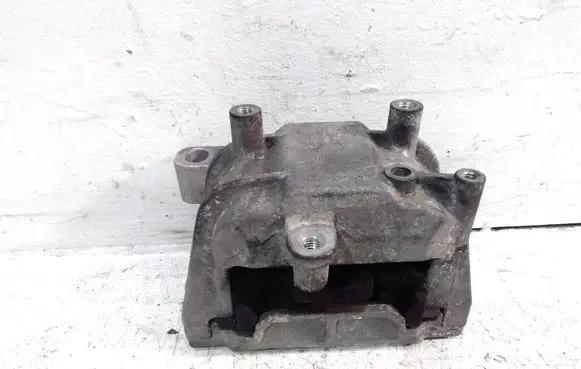 Volkswagen PASSAT B7 Engine mount bracket 1K0199262CE