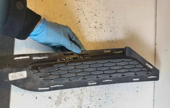 Chrysler 300 - 300C Front bumper lower grill 68235736AA
