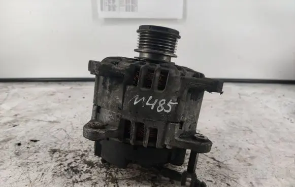 Volkswagen Jetta VI Generator/alternator 03L903023A 111179613