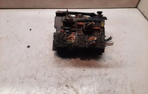 Peugeot 308 BSM Control unit 9663100480