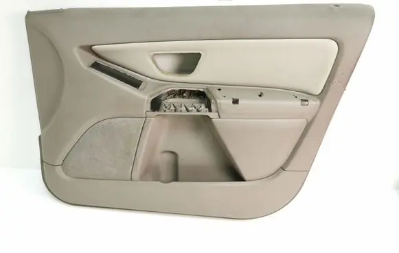 Volvo XC90 Front door card panel trim