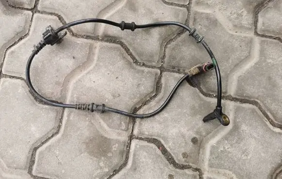 Mercedes-Benz R AMG W251 ABS brake wheel speed sensor A0009054601