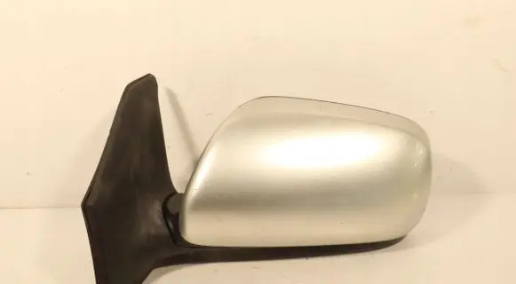 Toyota Avensis T250 Front door electric wing mirror E11015829