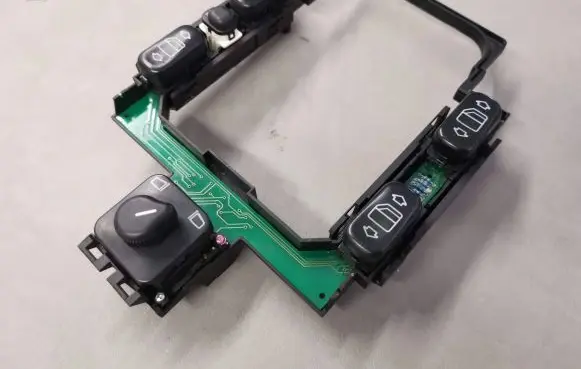 Mercedes-Benz E W210 Electric window control switch 2108200110 03750000