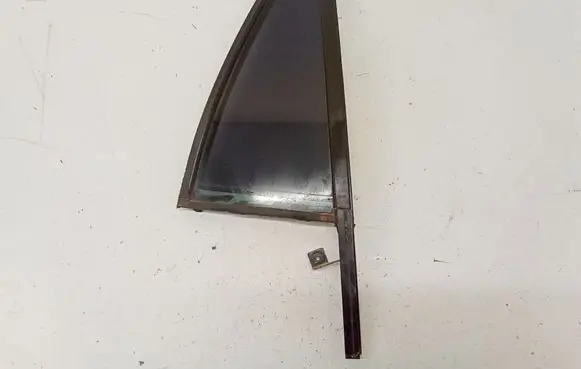 Volvo XC90 Rear vent window glass 43R001582