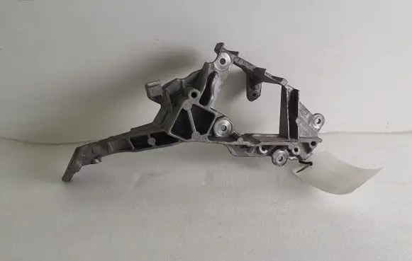 Jaguar E-Pace Engine mounting bracket G4D39L456DC