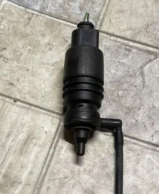 Audi A6 S6 C5 4B Windscreen/windshield washer pump 1J5955651