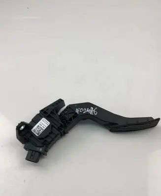 Suzuki Baleno IV Accelerator throttle pedal 4940068P50
