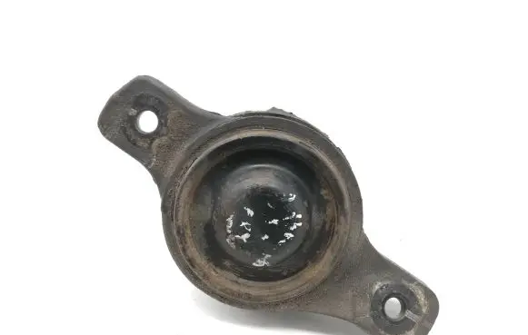 Subaru Outback Engine mount bracket
