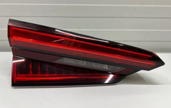 Audi S5 F5 Tailgate rear/tail lights 8w6945093A