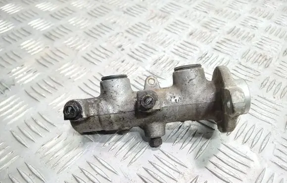 Mazda 626 Master brake cylinder