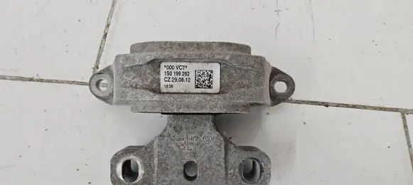 Volkswagen Up Engine mount bracket 1S0199262 000VC7 CZ290812