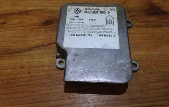 Volkswagen PASSAT B5 Airbag control unit/module 6q0909605b 5wk42869