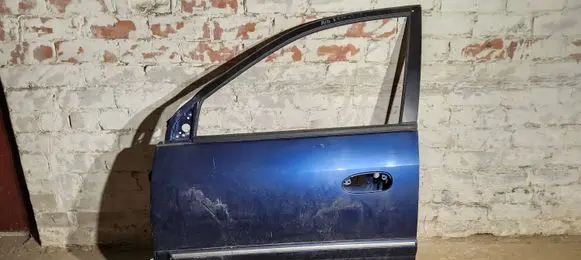 KIA Carens I Front door