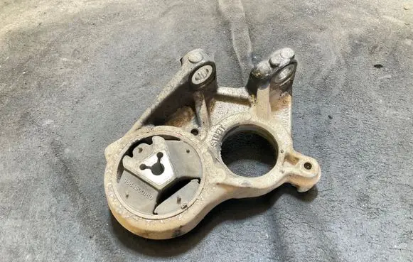 Peugeot Partner Engine mount bracket 9684500180