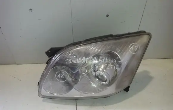 Toyota Avensis T250 Headlight/headlamp 20A369R