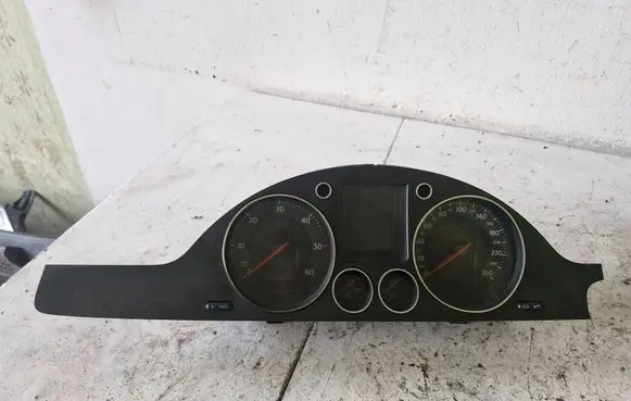 Speedometer (instrument cluster)