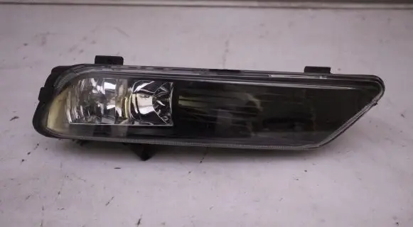 Volkswagen PASSAT B7 Front fog light
