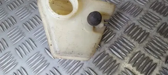 Brake fluid reservoir