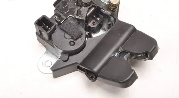 Hyundai Sonata Tailgate lock latch 