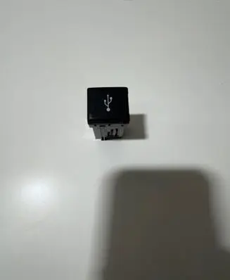Toyota RAV 4 (XA50) USB socket connector 8619042030