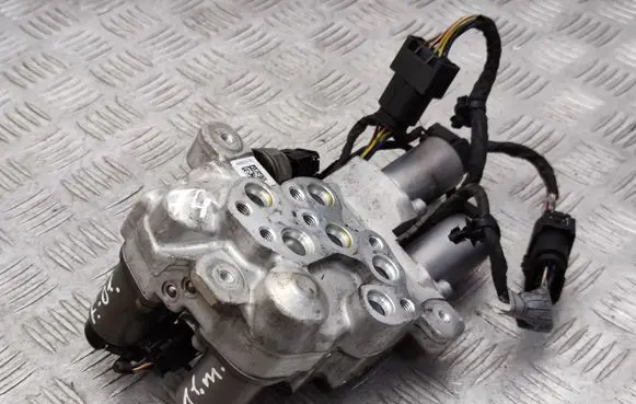BMW 7 F01 F02 F03 F04 Active stabilizer control/valve assembly 9178791 9178774 6775258