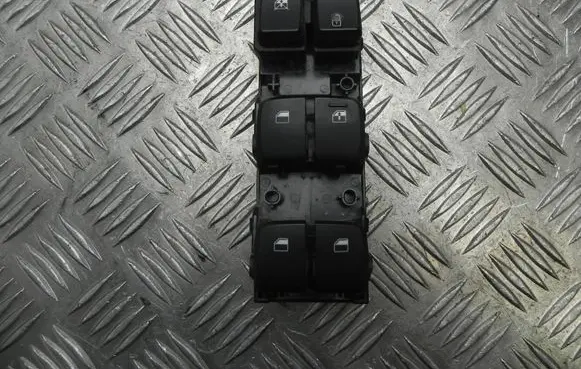 Hyundai Kona I Electric window control switch 93570J9600 T9182