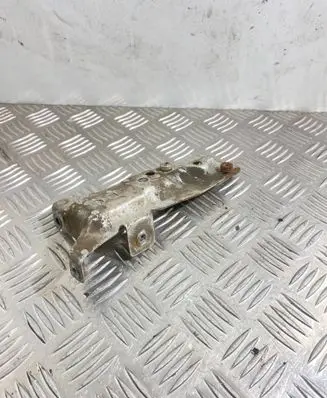 Audi A3 S3 8P Fender mounting bracket 8P0821136
