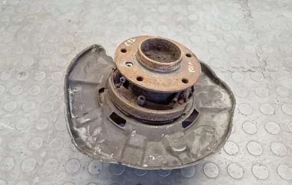 BMW 1 E81 E87 Rear wheel hub 6761579