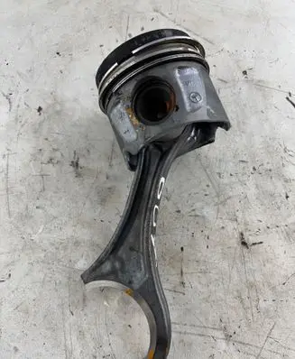 Mercedes-Benz Sprinter W906 Piston with connecting rod 8370