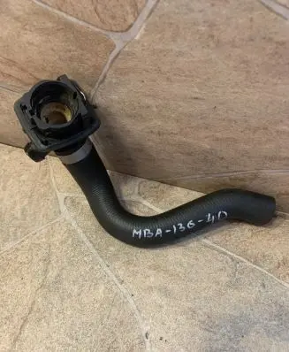 Mercedes-Benz C W205 Engine coolant pipe/hose