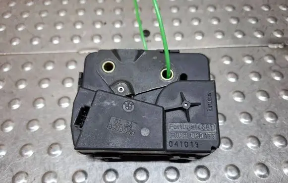 BMW 3 E46 Tailgate/trunk/boot lock/catch/latch S27705404 8218849