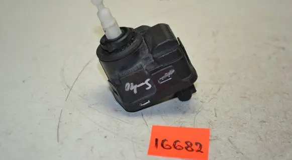 Volvo S40, V40 Headlight level adjustment motor 00728232
