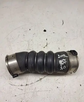 BMW 5 G30 G31 Intercooler hose/pipe 8571024